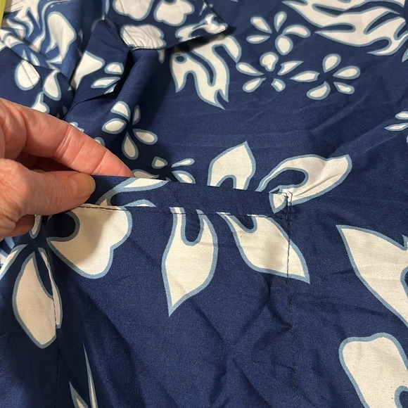 VHO Men’s Blue and White Hibiscus Hawaiian Shirt size 6X - Picture 8 of 10